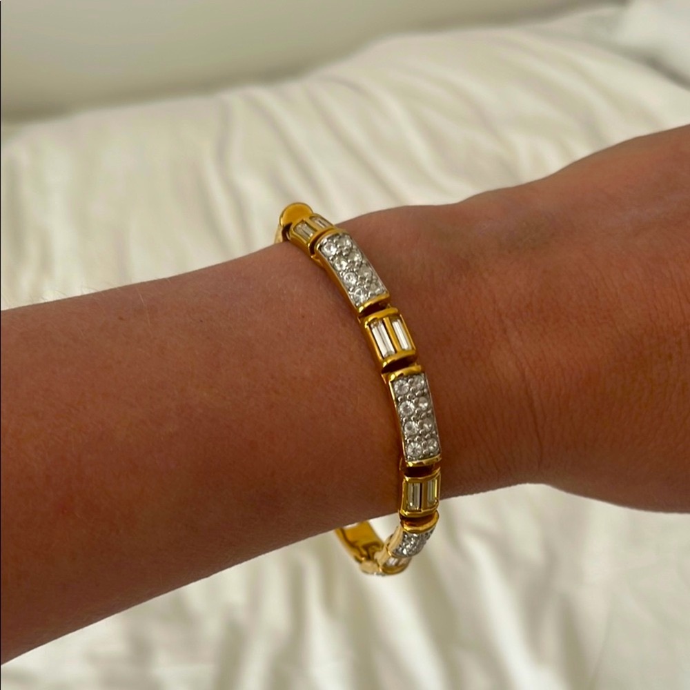 Elegant Gold and Crystal Bracelet